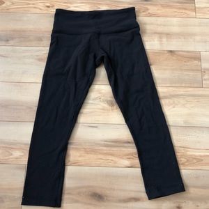 Lululemon crops size 2